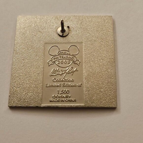 Disney Pin Vintage Lot of 2 Snow White Lefcort Portrait Happy Dwarf Green Jewel - Picture 7 of 7